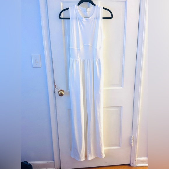 Sleeveless White Women’s Wide Leg Casual Jumpsuit - Picture 4 of 12